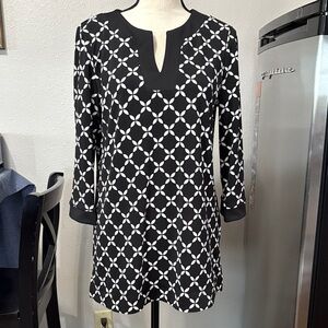 Anne Klein Women’s Size Medium Black and White Patterned 3/4 Sleeve Tunic
